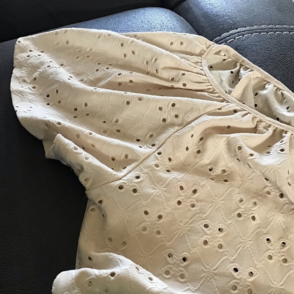 Eyelet Type Top - Picture 3 of 5